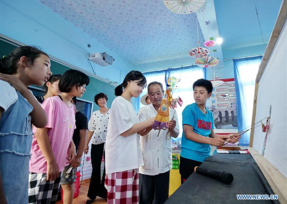 Primary School in Hebei Organizes Free Shadow Puppet Classes
