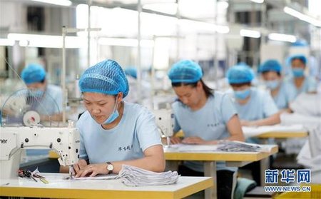 Hebei Left-behind Women Get Jobs in Their Hometown